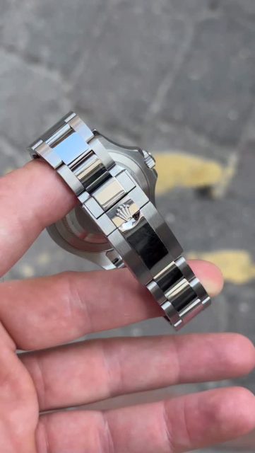 Looking for your next watch fix? 😀 Feast your eyes on this deal, Rolex Yachtmaster 126622 blue dial, 2023 complete set as new condition
SOLD IN 20 MINUTES ❌❌❌❌
-
📞Call us on 079 5707 1269  or ✉️message now to reserve today 
-
#rolex #yachtmaster #126622 #yachtmasterblue #rolexwatches #rockefellersjewellers #luxurywatches #manchester #manchesterchristmasmarkets